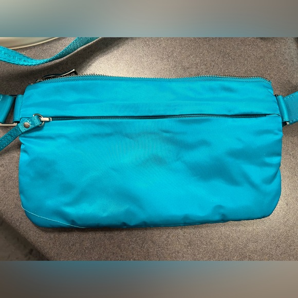 Lululemon athletics belt bag / Fanny Pack. Teal colored - Picture 6 of 7
